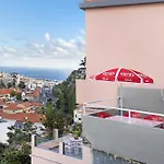 House Nyaraló