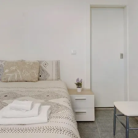 House פונשל